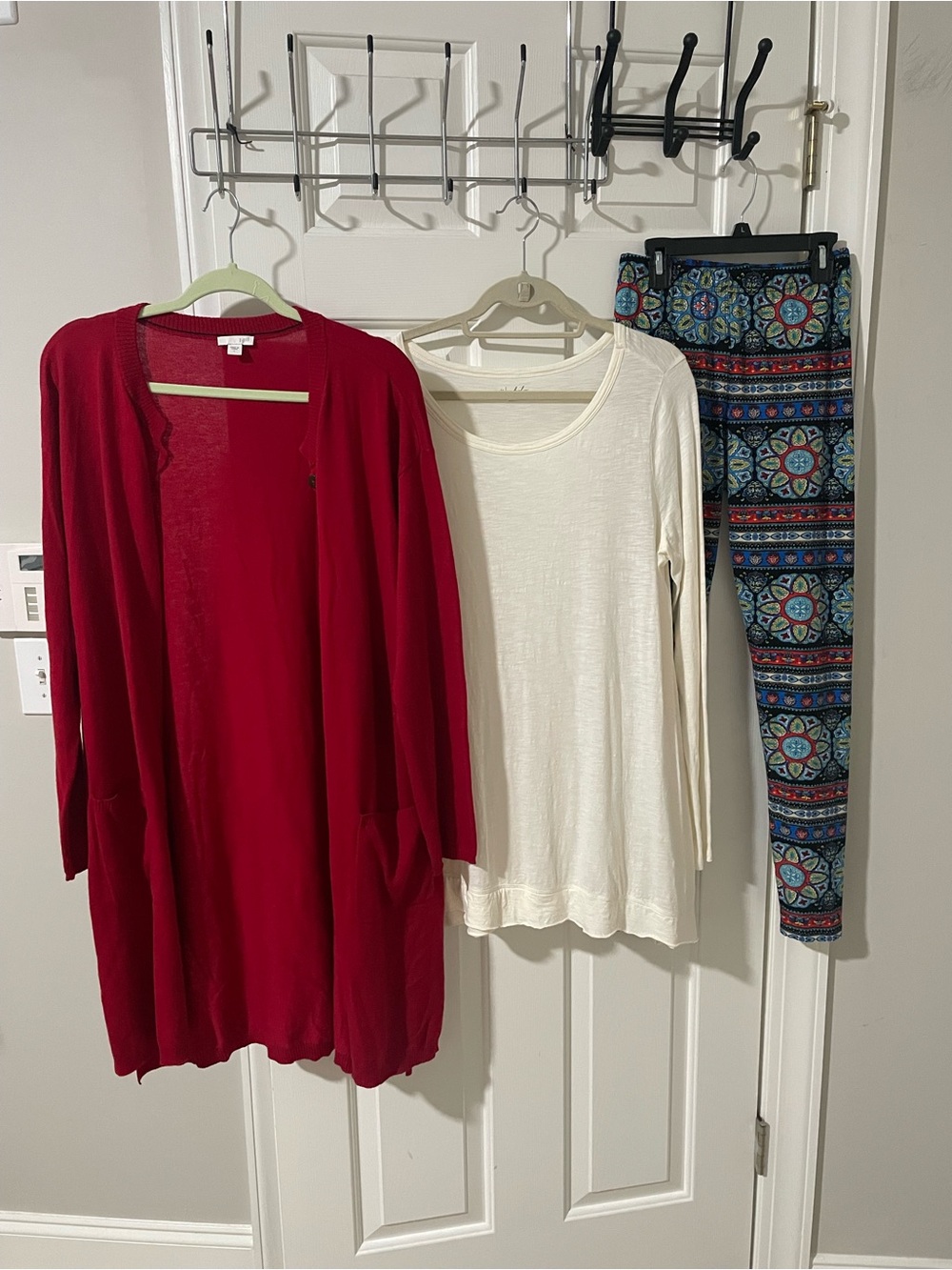 Women’s Red Open-Front Cardigan with Long-Sleeve Cream Tee lg wonderly
